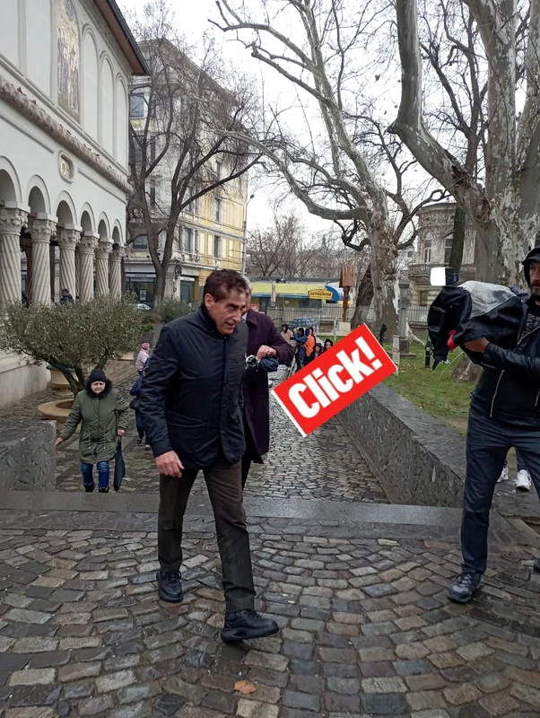 Petre Roman a stat doar 3 minute în biserică sursa Click!