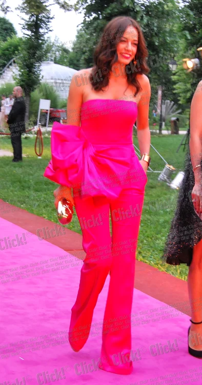 Andreea Raicu, sexy şi elegantă la petrecerea Viva