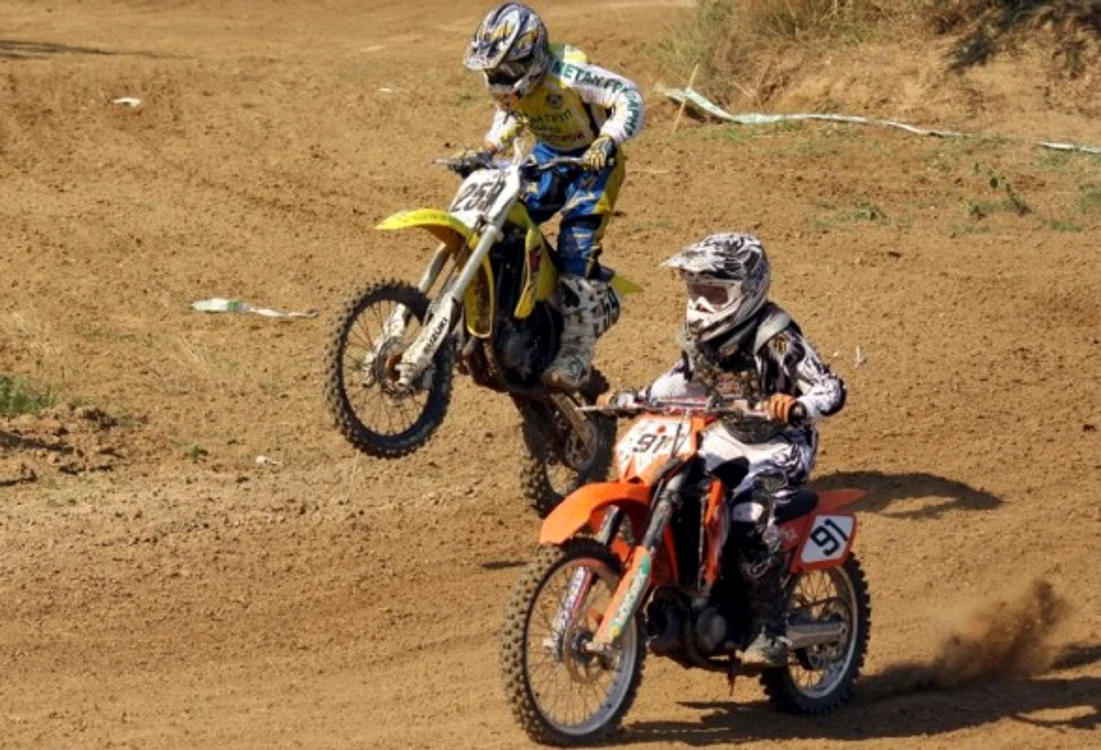 Luptă acerbă în categoria motocicliștilor juniori