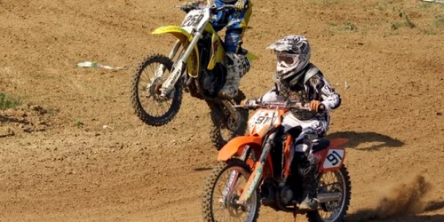 Luptă acerbă în categoria motocicliștilor juniori