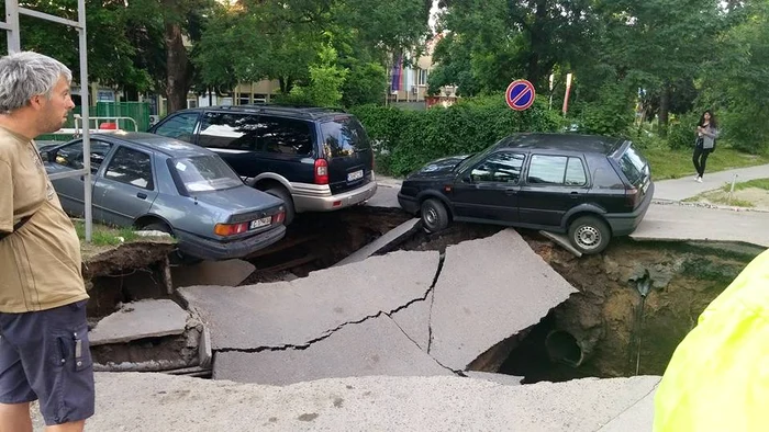 Groapa din Sofia putea înghiţi lejer câteva maşiniFoto: Antoan Velikov