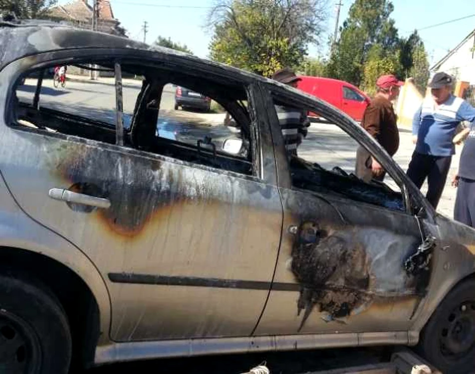 Maşina angajatului CNADR Craiova a fost incendiată în luna octombrie