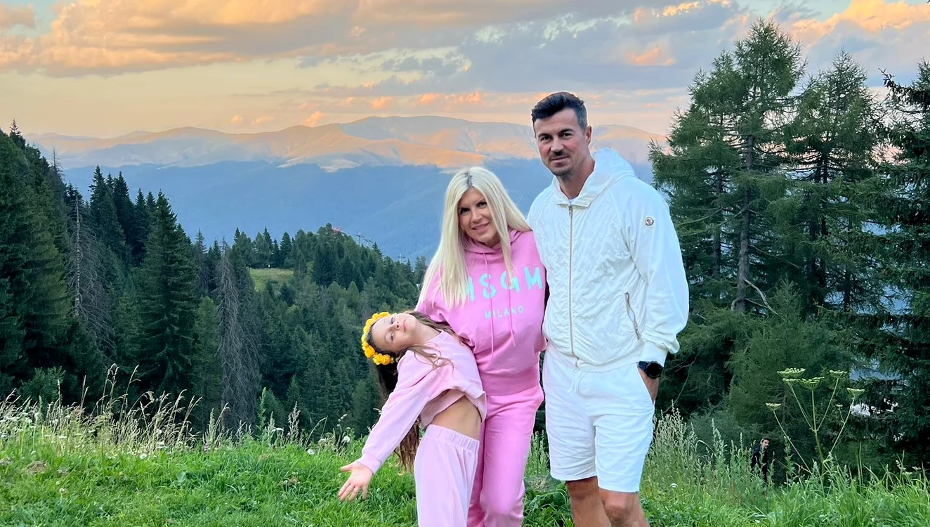 Elena Udrea și Adrian Alexandrov alături de fiica lor - Foto: social media