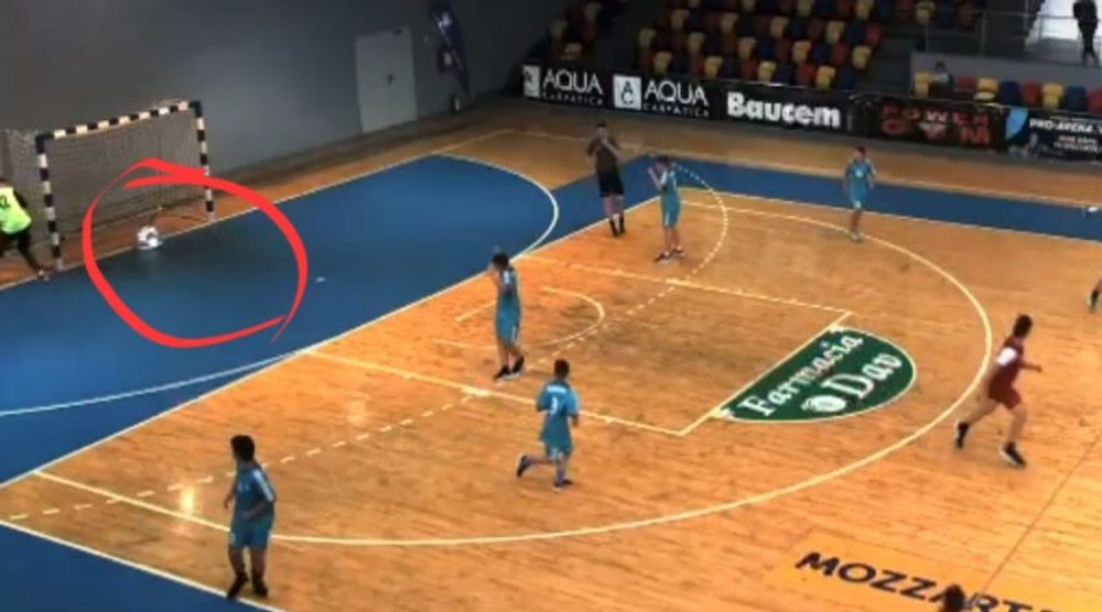 Incident șocant la un meci de handbal jucat în Sala Polivalentă din Târgu Jiu. Jucător la un pas de a fi ucis VIDEO