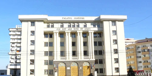 Asistenţa juridică gratuită se acordă atât în procesele penale, cât şi în cele civile