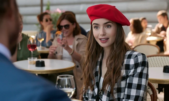 5 emily in paris lily collins interviu exclusiv 1 jpg jpeg
