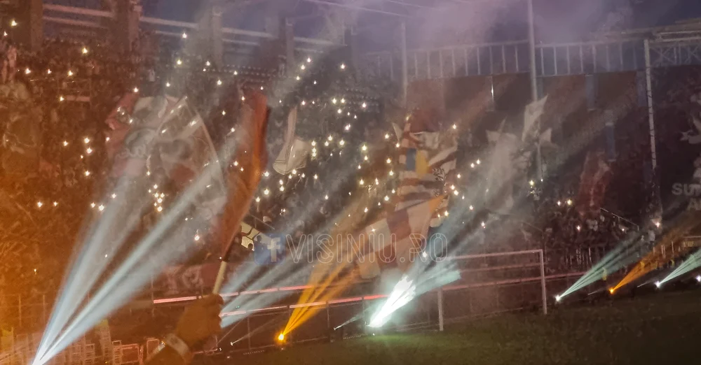 Jocurile de lumini au încântat suflarea giuleșteană. Foto visiniu.ro 