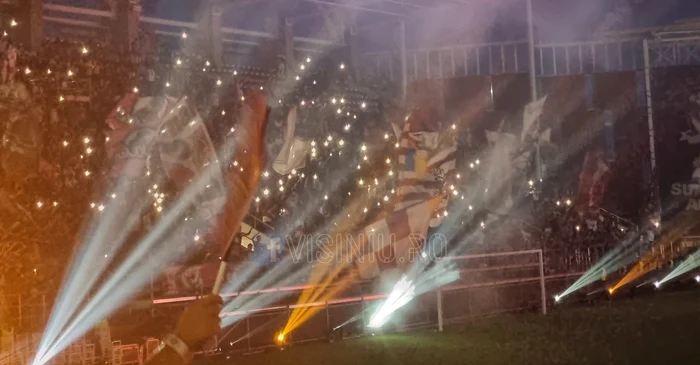 Jocurile de lumini au încântat suflarea giuleșteană. Foto visiniu.ro