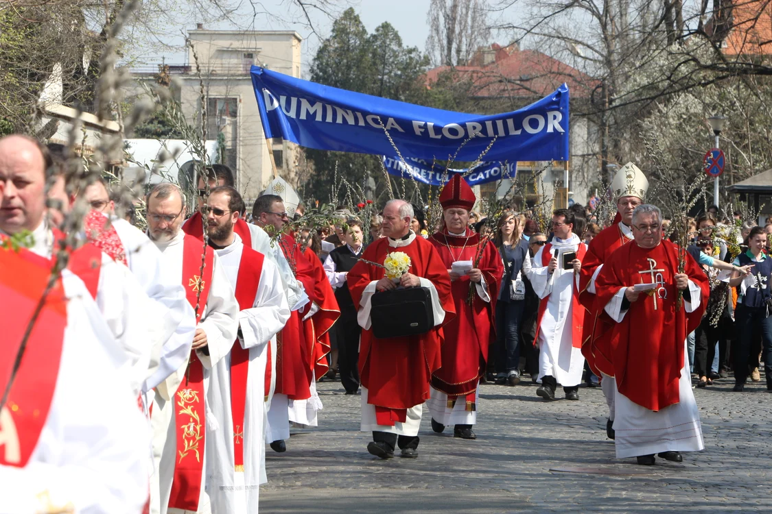 
    Peste 2.000 de credincioși catolici sunt așteptați duminică la procesiunea de Florii  