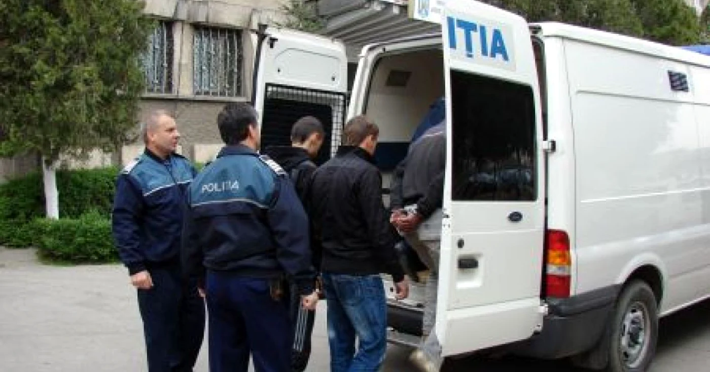 Cei trei tineri au fost arestaţi preventiv FOTO:adevarul