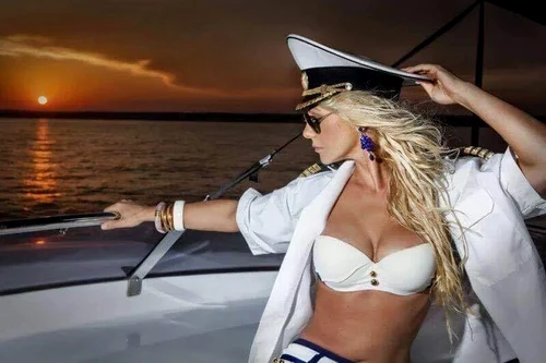 Operația a durat atunci mai puțin de 3 ore iar Adina de la Heaven și-a îndeplinitul visul la care spera de 20 de ani, acela de a avea sânii mai mici 