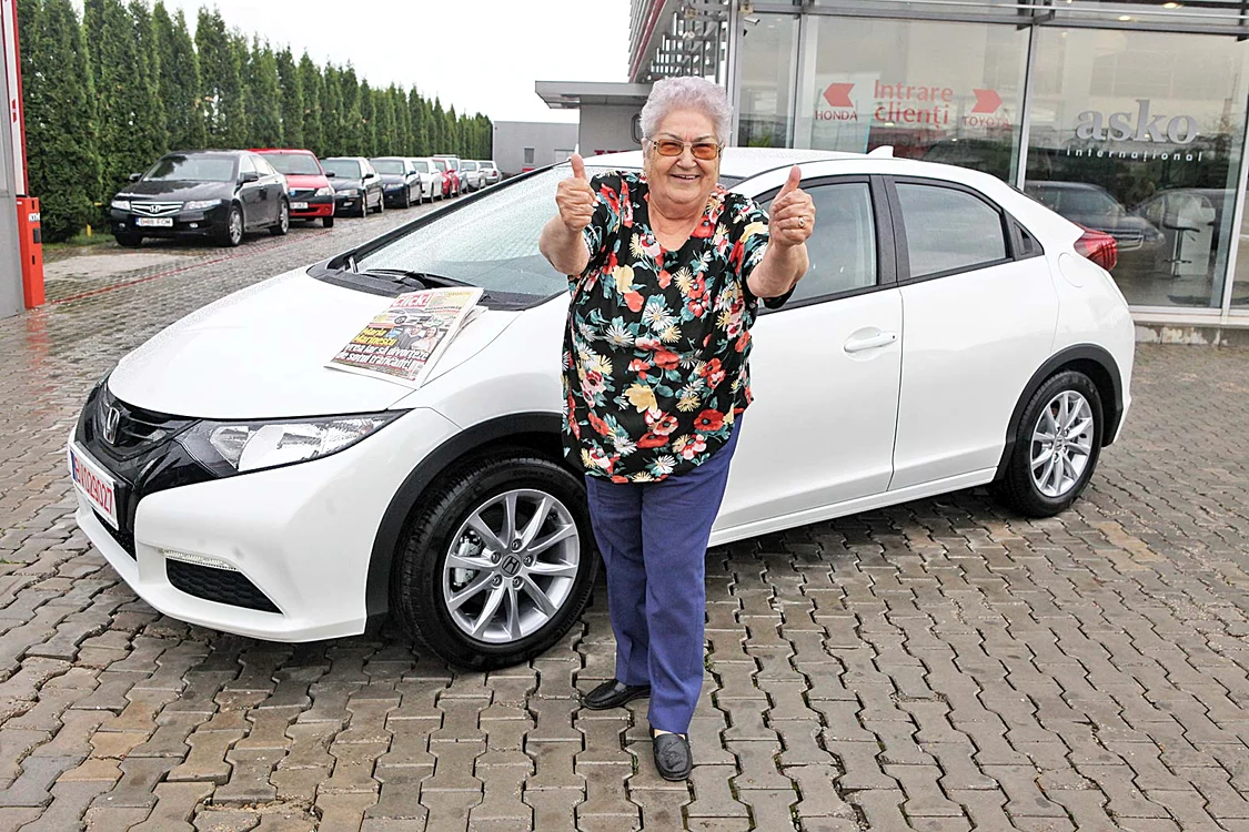 
    Paula Bölöni  a pus mâna la sfârşitul lunii aprilie pe un superb autoturism Honda Civic, în valoare de 96.477 de leiFotografii: Roberto Sălceanu / Sever Gheorghe  