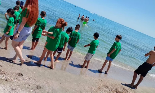 copiii din milcov, olt, care au văzut marea cu scoala foto arhiva loredana stroiuleasa (5) jpeg
