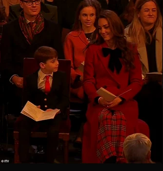 Kate Middleton și Louis la concertul de colinde foto ITV