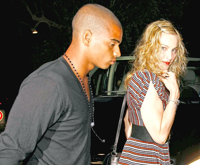 
    Diva a fost cerută  de soţie de iubitul Brahim  Zaibat  