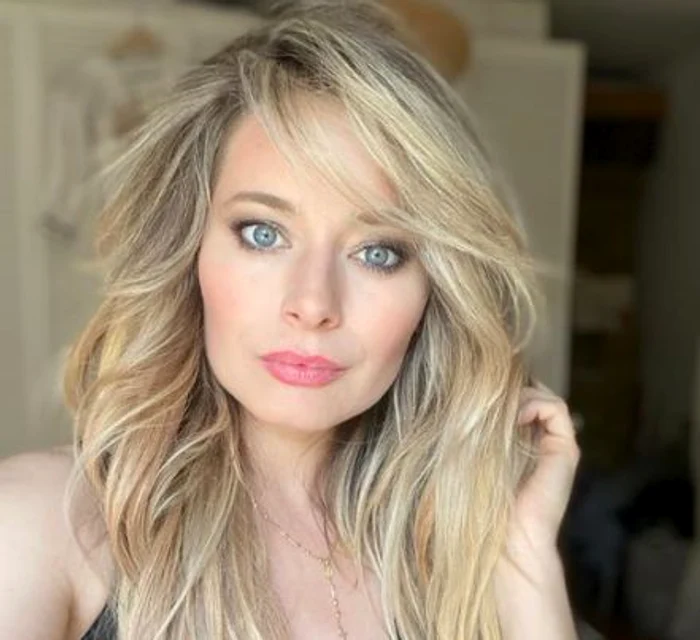 
    Laura Cosoi și Cosmin Curticăpean, împreună cu fiica lor cea mare, Ritafoto: arhiva personală  