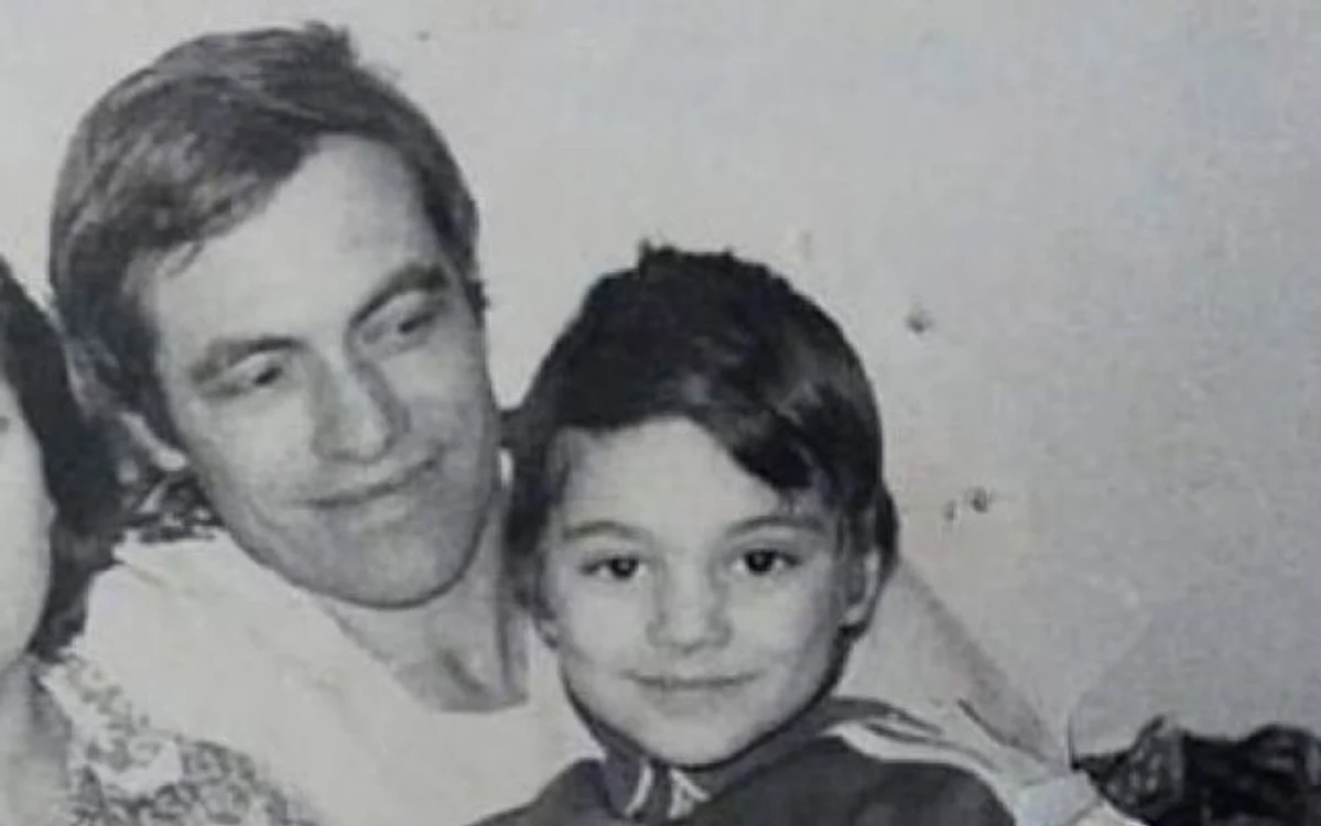 Dorel Neagoe, cu tatăl său, în urmă cu 30 de ani. FOTO Arhiva personală