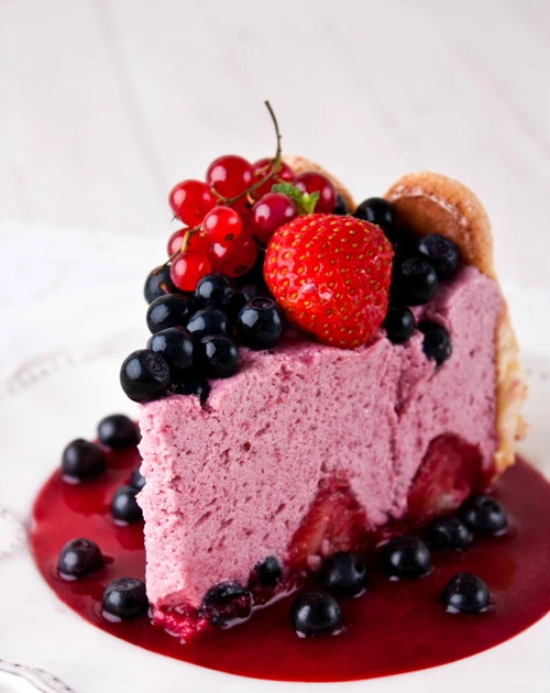 Tort cu fructe de padure jpeg