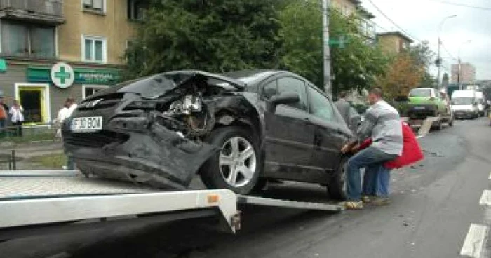 Cluj: Un vitezoman beat s-a ciocnit cu trei autoturisme