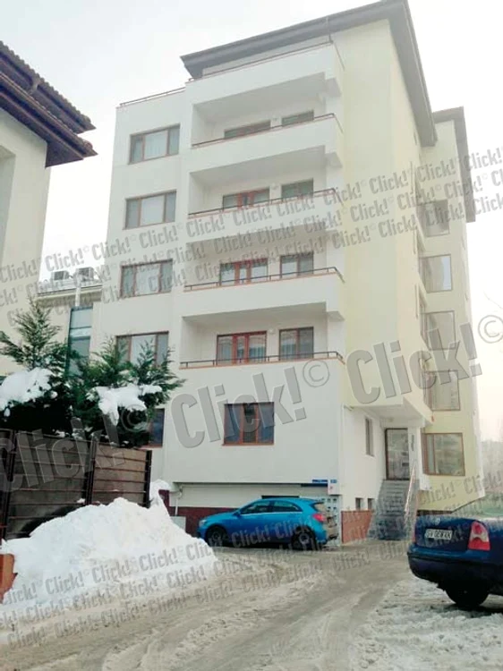 
    Blocul în care și-a luat  Sore un nou apartament  e situat într-o zonă  de fițe din Capitală,  pe malul Lacului Tei (FOTOGRAFII: CAPS)  