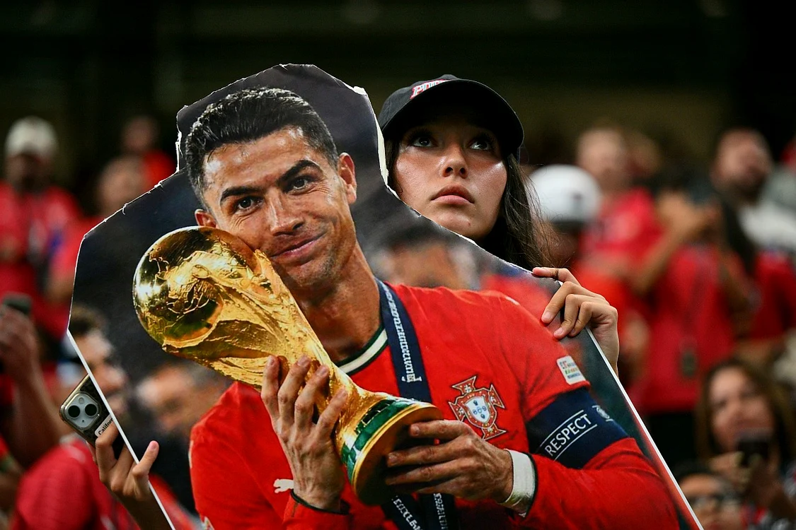 Fanii portughezi visează ca Cristiano Ronaldo să câștige titlul mondial (Foto: EPAIma