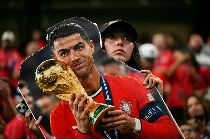 Fanii portughezi visează ca Cristiano Ronaldo să câștige titlul mondial (Foto: EPAIma