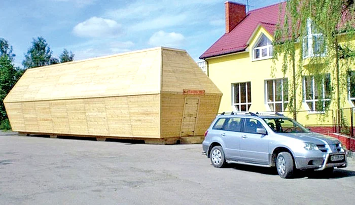 Barul “Eternitatea” are forma unui coşciug cu lungimea de 20 m, înălţimea şi lăţimea de 6 m