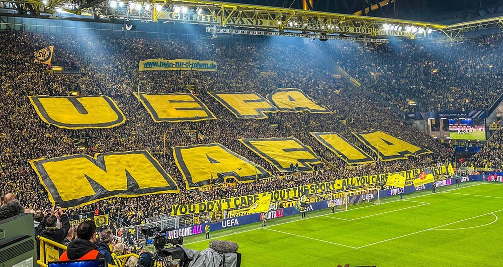 Decizie incredibilă a TAS. Fanii unei echipe și-au câștigat dreptul de a scanda „UEFA mafia” fără a primi sancțiuni