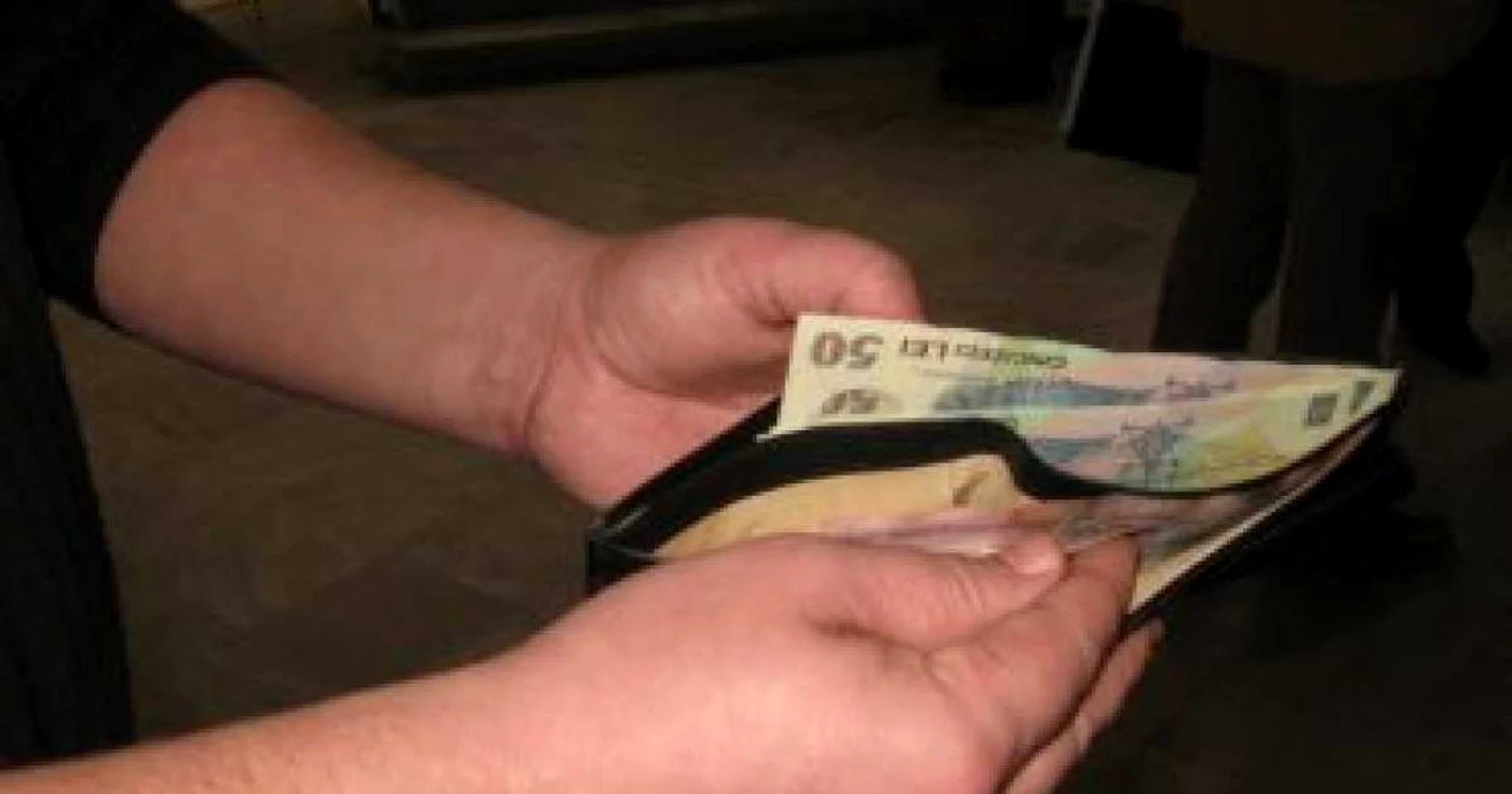Escrocul cerea câte 50 de lei de la fiecare persoană 