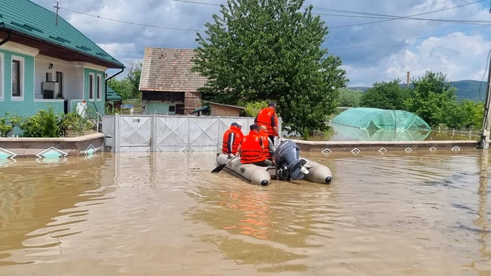 Mai multe sate din Covasna au fost inundate, localnicii fiind evacuați FOTO: ISU Covasna
