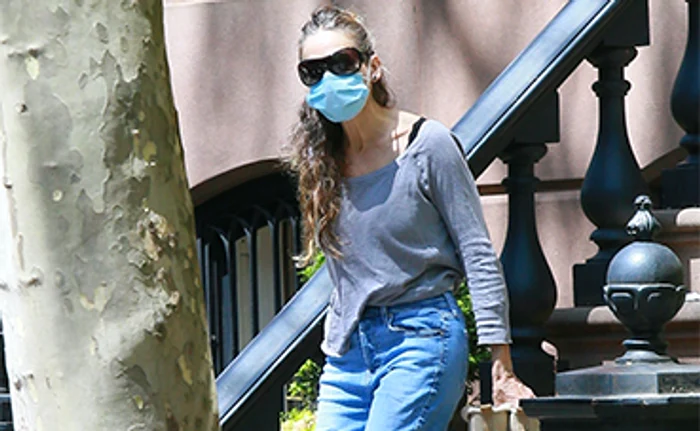 
    Actriţa a purtat mască şi ochelari de protecţie timp de peste 3 luniFoto: Profimedia  