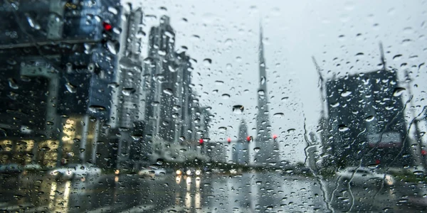 ploaie in dubai emiratele arabe unite foto shutterstock