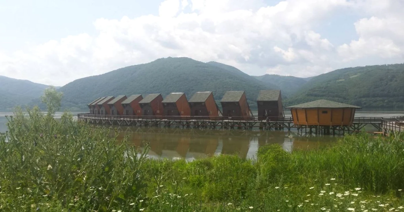 Bungalouri plutitoare pe Dunăre FOTO Ştefan Both