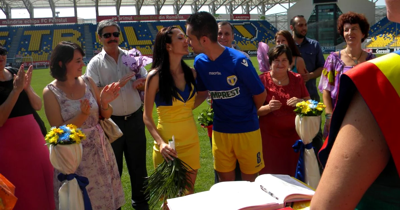 Valentin și Berta au spus un „DA“ hotărât pe stadionul din Ploiești. Foto Dana Mihai