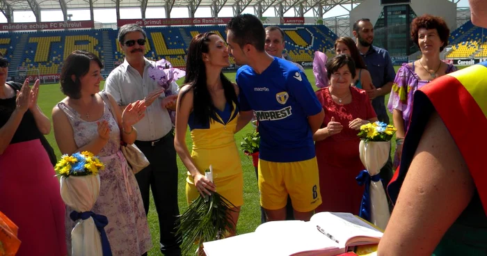 Valentin și Berta au spus un „DA“ hotărât pe stadionul din Ploiești. Foto Dana Mihai