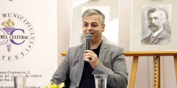 bruno mihailescu   foto centrul cultural pitesti1 jpg