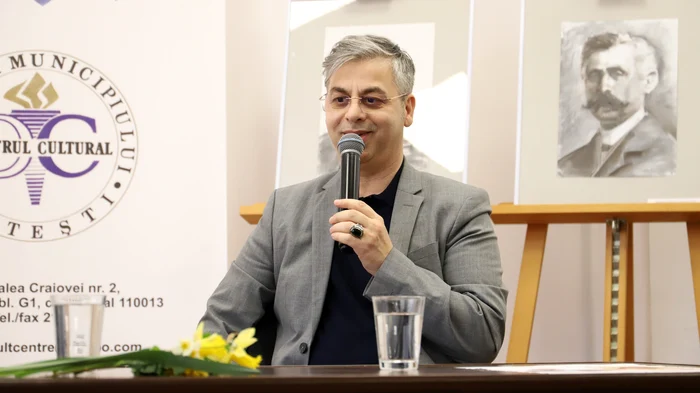 Bruno Mihăilescu, inivitat la Centrul Cultural Pitești FOTO: FB/Centrul Cultural Pitești