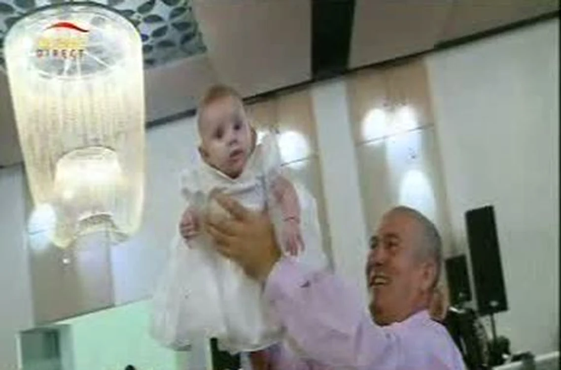 Nicu şi Cristina şi-au botezat fetiţa (Foto: captură video Acasă TV)