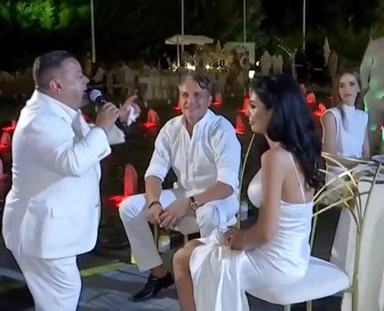 Bogdan Ionescu i-a dat dedicație brunetei de pe scaun. Sursă: Instagram