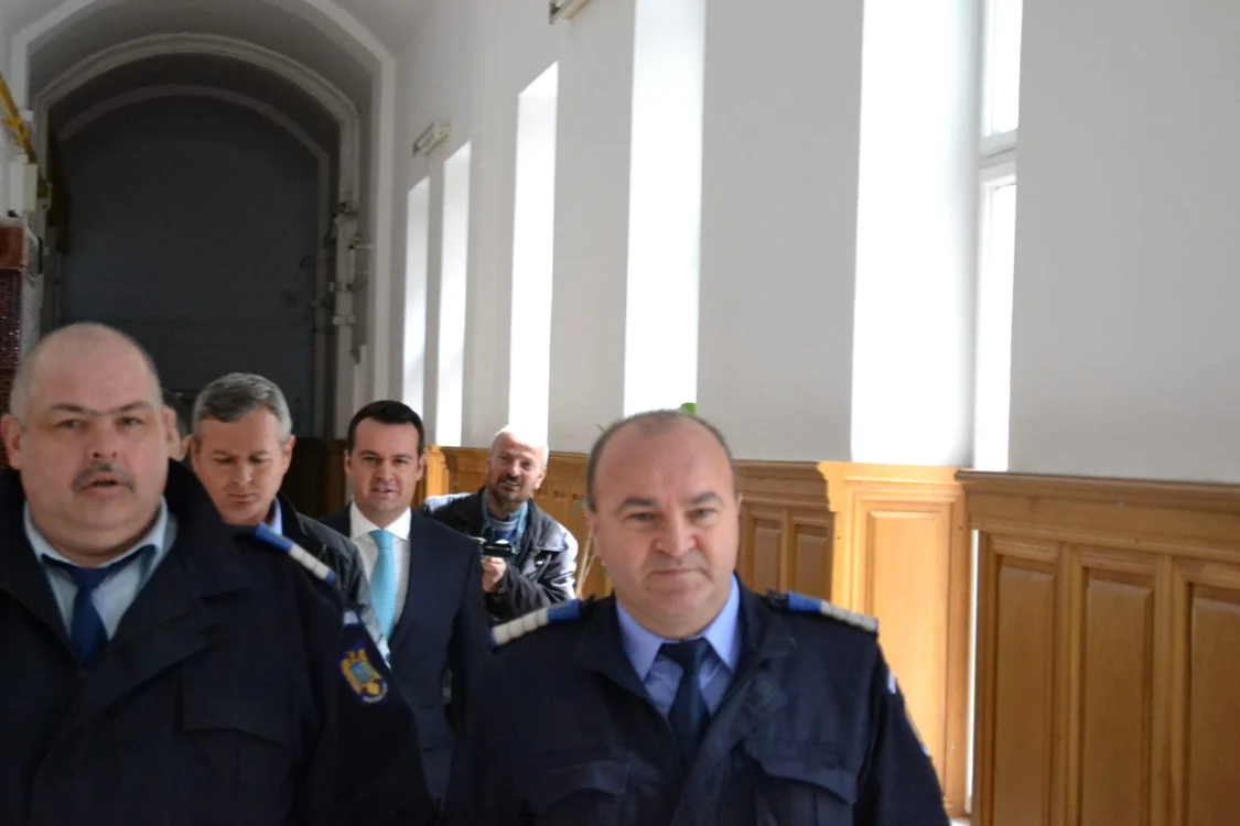 
    Cătălin Cherecheș este primul primar care rămâne să conducă primăria din spatele gratiilor  