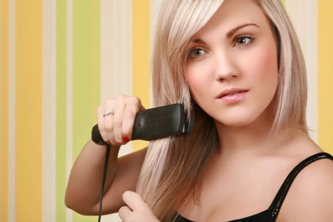 
    Chimicalele din produsele de styling şi temperaturile foarte înalte îţi distrug podoaba capilară  
