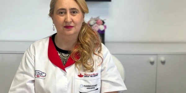Laura Solovastru FOTO lauderma ro png