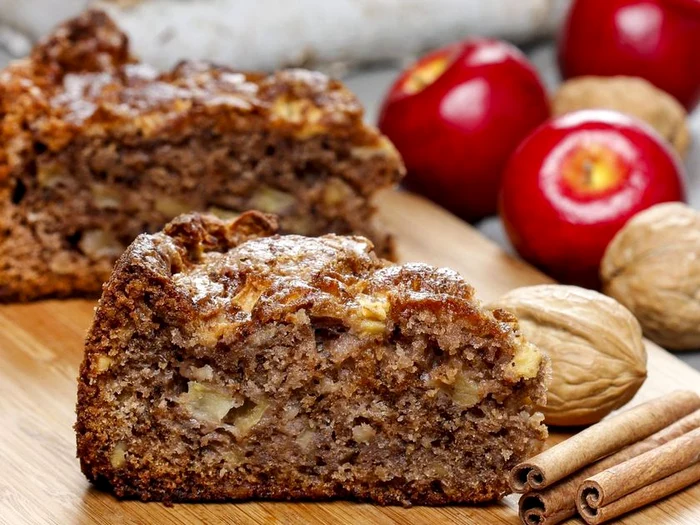 
    Prăjitură cu măr și scorțișoară  