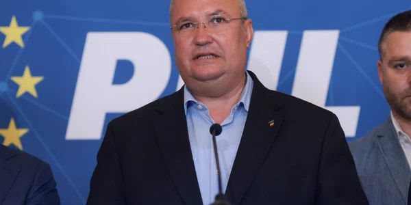 Nicolae Ciucă vorbește presei la finalul ședinței Biroului Politic Naţional al PNL, la sala grupului PNL din Camera Deputaţilor, în Palatul Parlamentului din București. FOTO Inquam Photos / George Călin