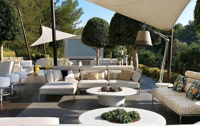 Idei de living outdoor cu mobilier pentru exterior Sursă LuxDeco jpg