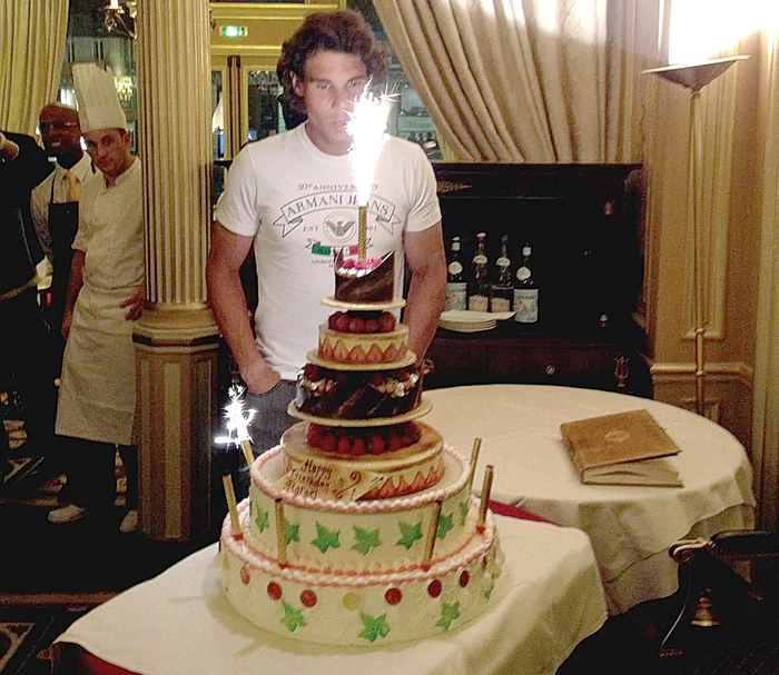 Tortul primit din partea  familiei pentru  ziua lui