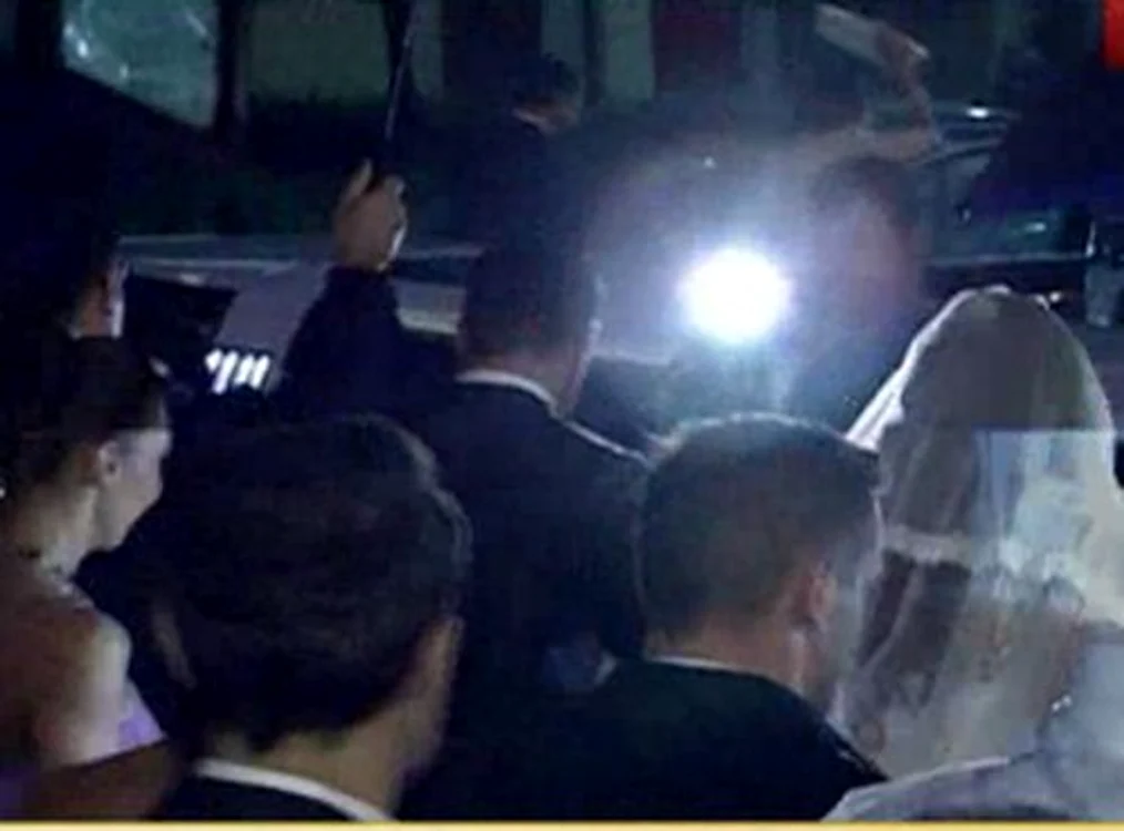 Bianca şi Victor Slav, la ieşirea din biserică (captură RTV)
