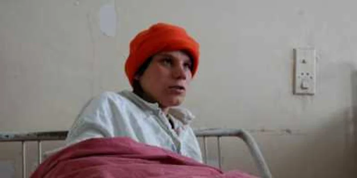 Tânăra de 19 ani, din Şerbăneşti,a aşteptat aproape 24 de ore ambulanţa