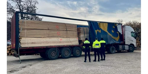 tirconfiscvanatori politia jpeg