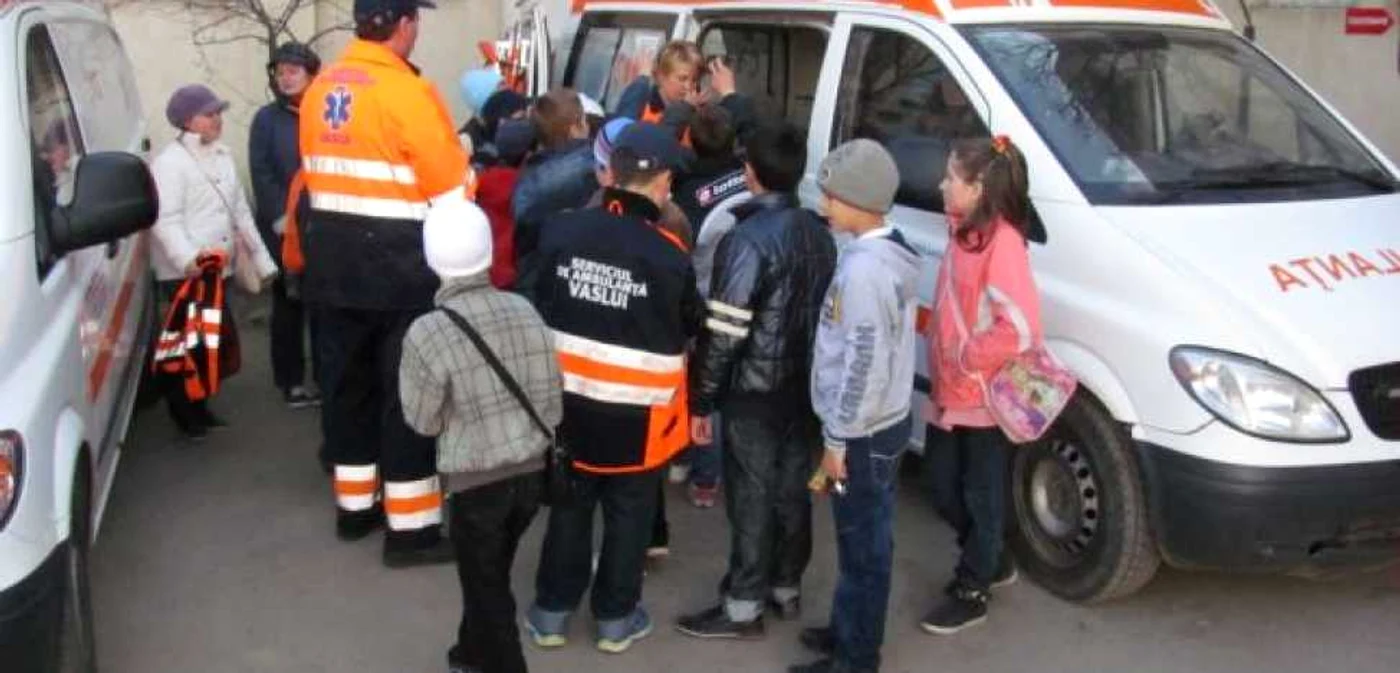 Copii au fost testaţi medical, pentru a se verifica câţi s-au îmbolnăvit de tuberculoză Foto: Adevărul